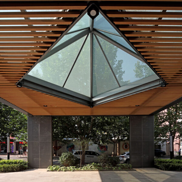 Aluminum baffle ceiling for shopping mall - Image 3