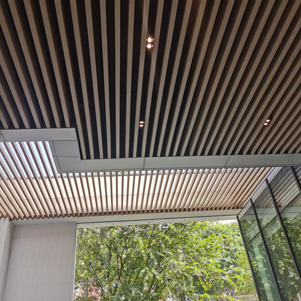 Aluminum baffle ceiling for shopping mall - Image 4