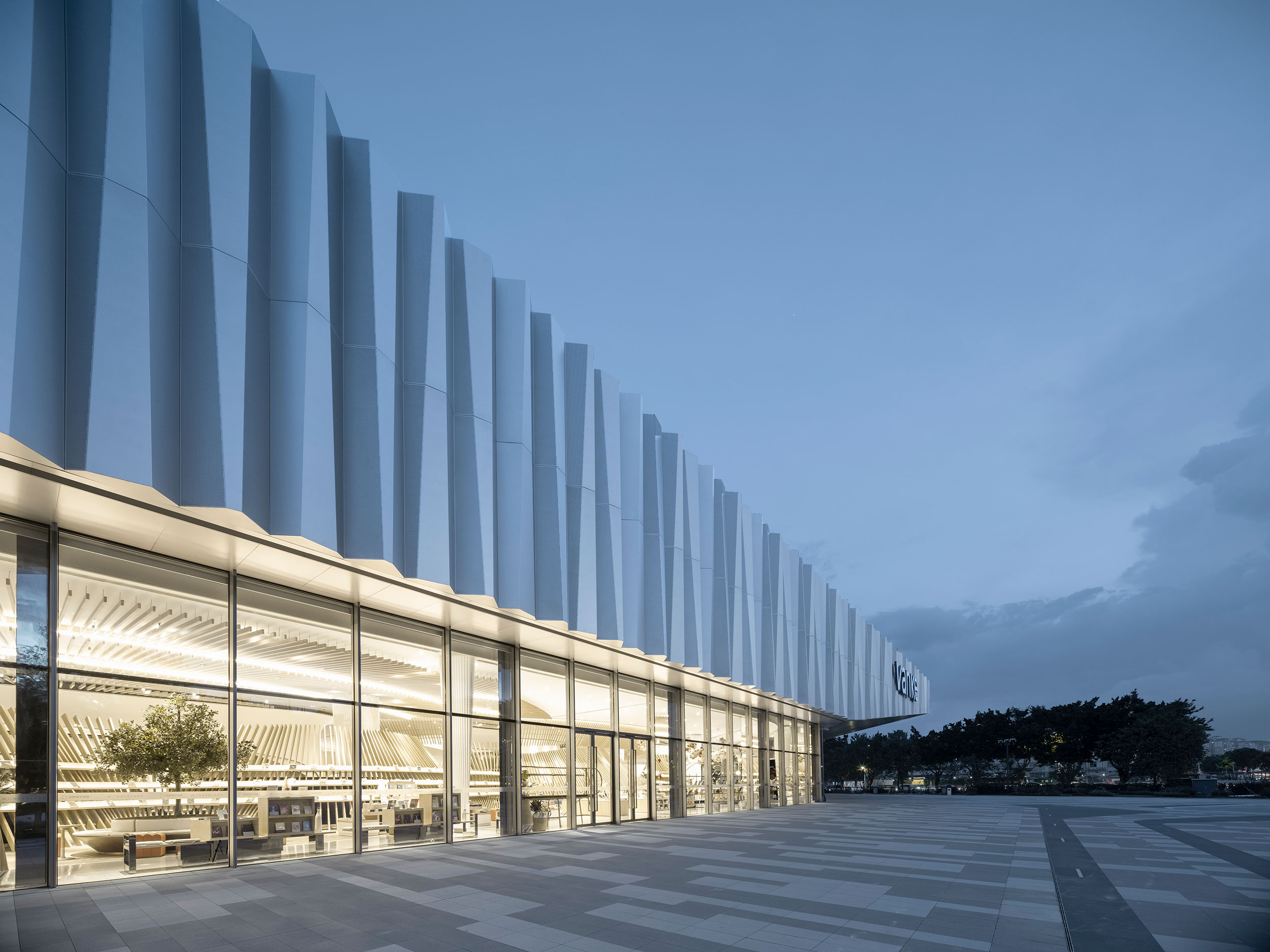 Aluminum Facade Materials: Simple 2026 Selection Guide Aluminum facade materials on commercial building with vertical metal cladding panels