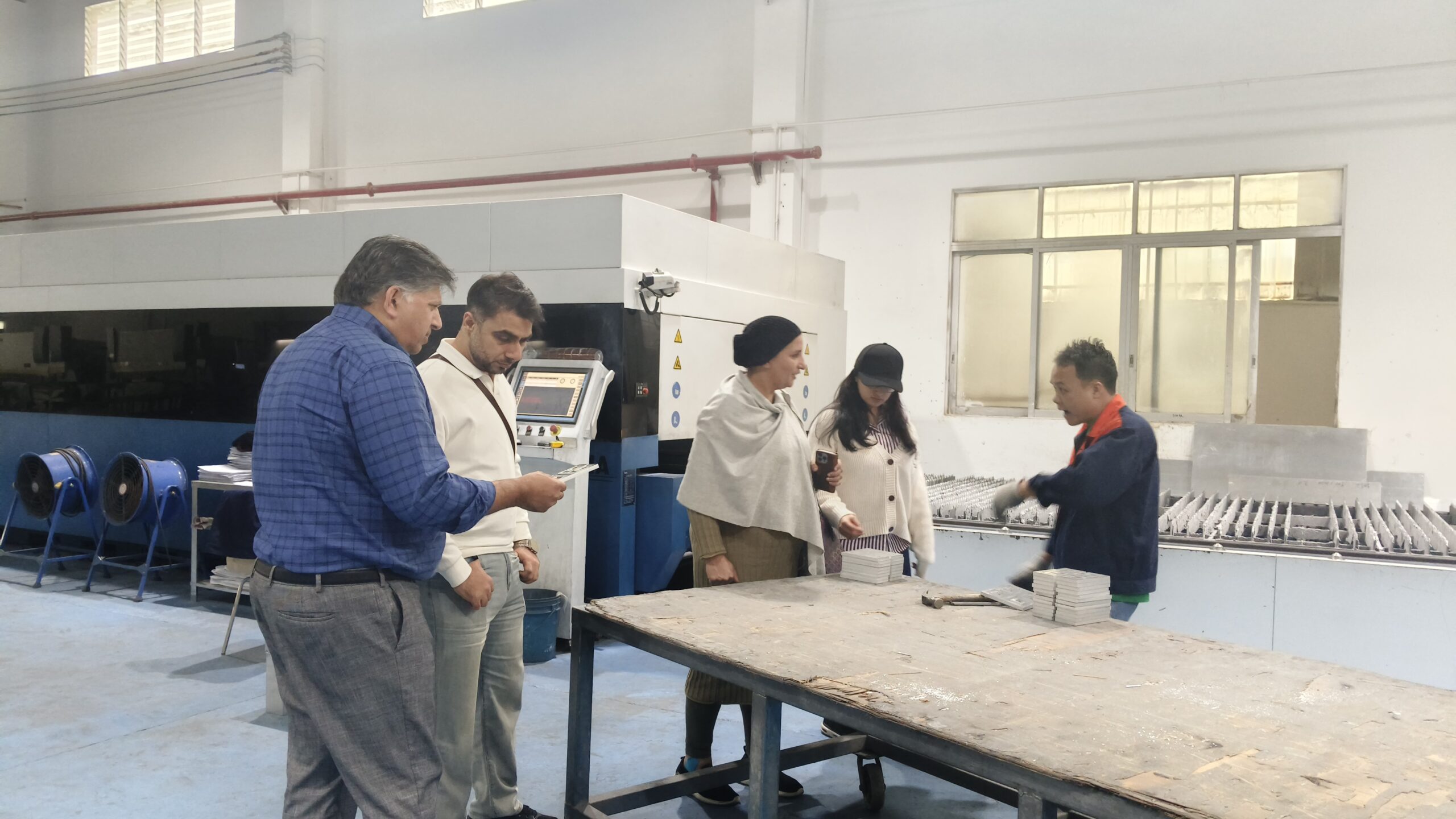 Aluminum Curtain Wall Cost Guide 2026: Price Per m², Factors & Budget Tips International buyers visiting Likton Metal aluminum panel factory in Foshan inspecting CNC processing equipment