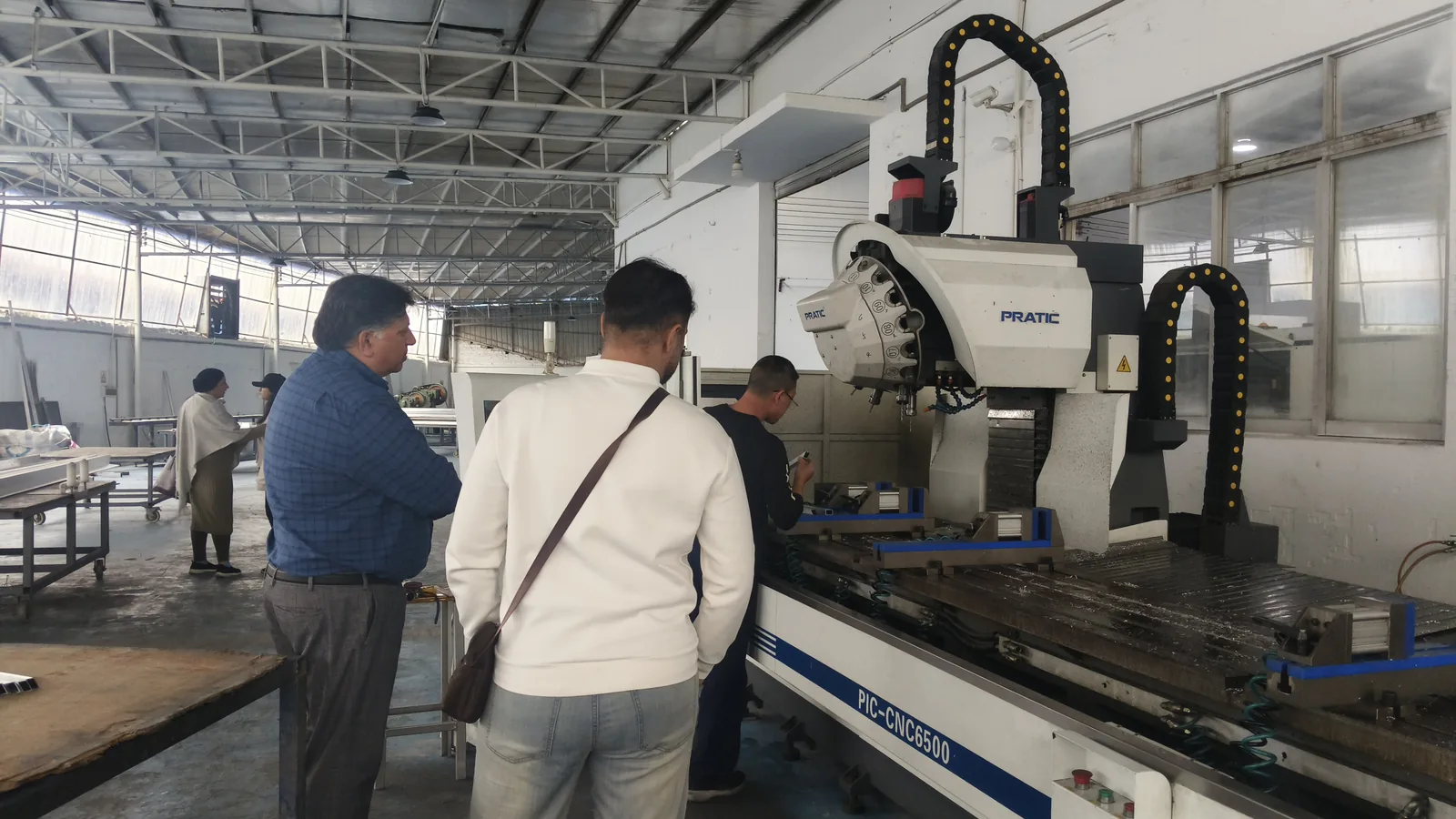 International buyers inspecting PRATIC PIC-CNC6500 aluminum panel CNC machining center at Likton Metal factory