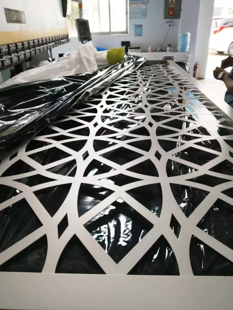 Laser-Cut Sliding Screens for Apartment Corridor - 9