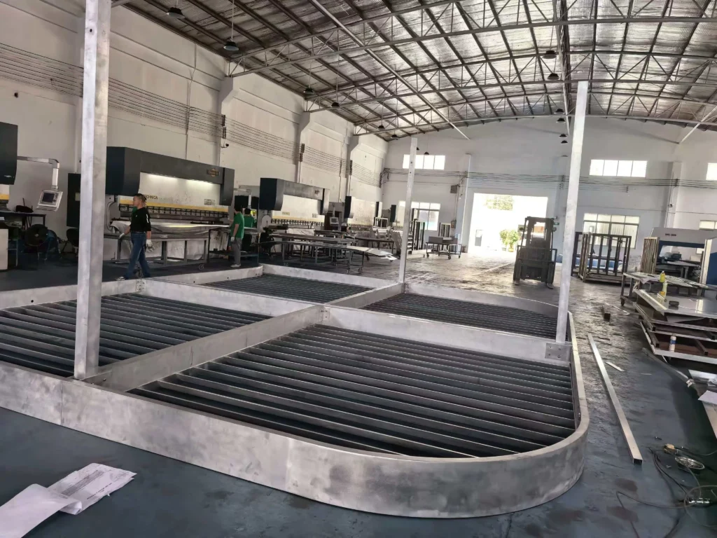 Curved Aluminum Pergola for Rooftop Terrace - 14