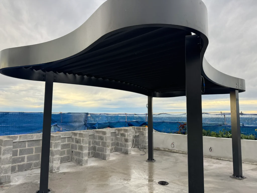 Curved Aluminum Pergola for Rooftop Terrace - 1